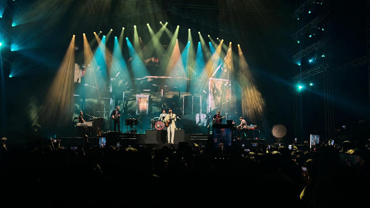 Os Lumineers se apresentam ao vivo no HUDA Ground em Gurugram