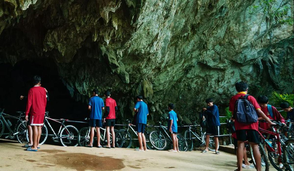 13 trapped in cave thailand documentary