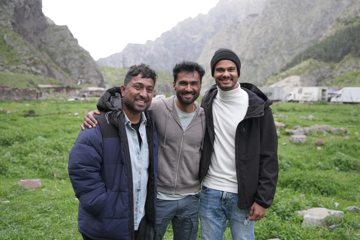 Vineeth Sreenivasan, Noble Babu Thomas e Visakh Subramaniam, enquanto atirava em 'Karam'