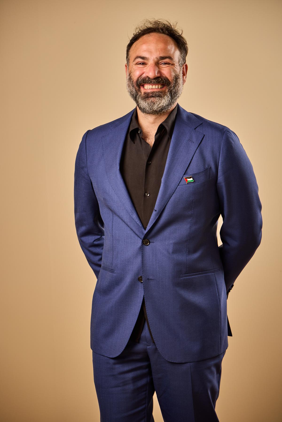 Aktor Jalal Al Tawil berpose di Festival Film Internasional Laut Merah 2025 pada 6 Desember, di Jeddah, Arab Saudi.