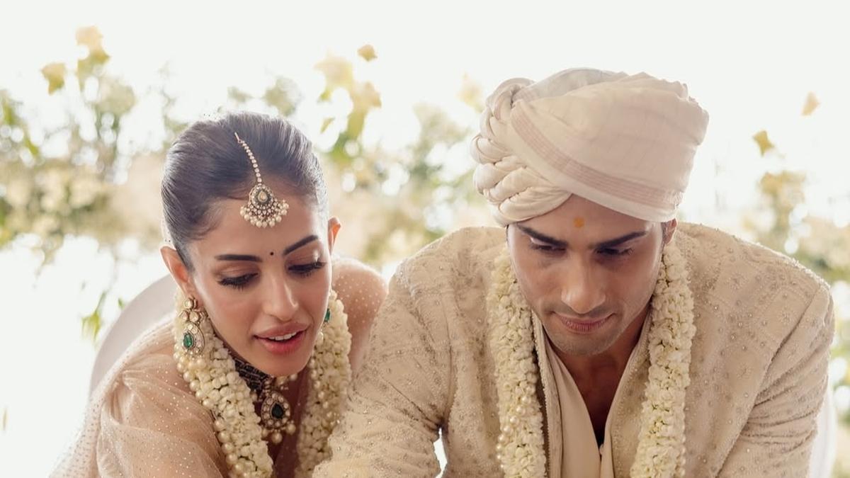 Prateik Babbar marries Priya Banerjee, shares pictures from wedding