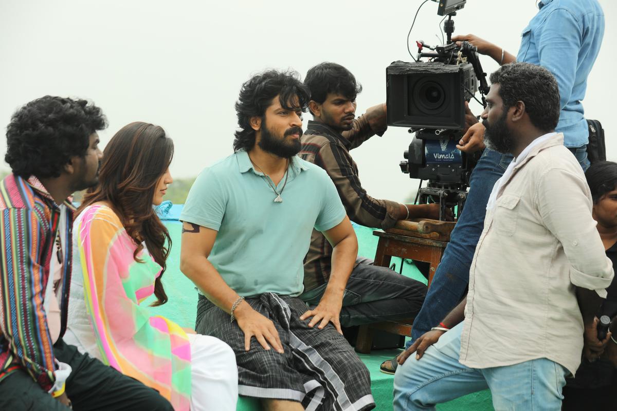 'डीज़ल' के सेट पर अतुल्य रवि, हरीश कल्याण और शनमुगम मुथुसामी