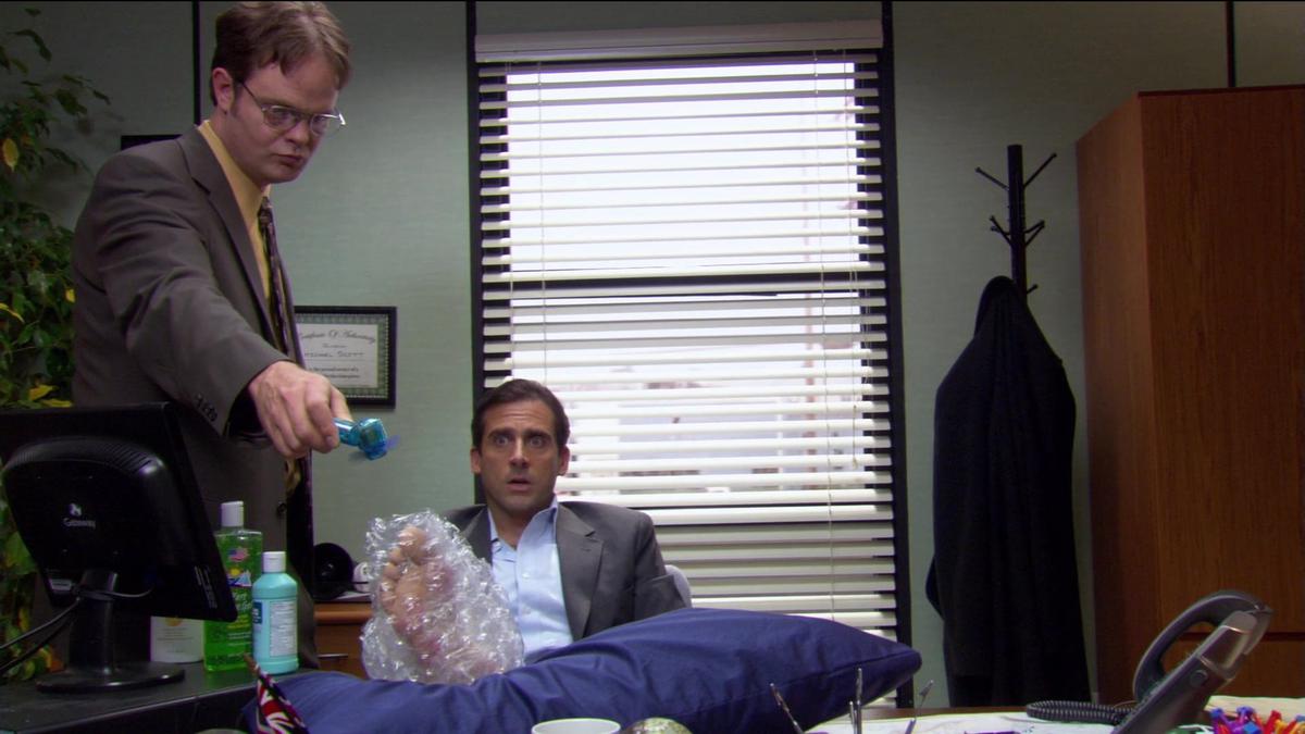 Rainn Wilson and Steve Carell in a still from ‘The Injury’ 