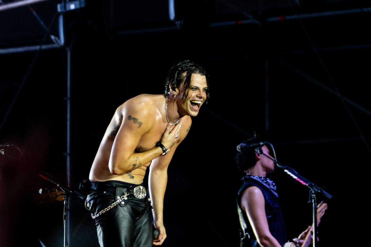 Yungblud thanks the crowd for the support at Lollapalooza India 2026 at the Mahalaxmi Racecourse, Mumbai