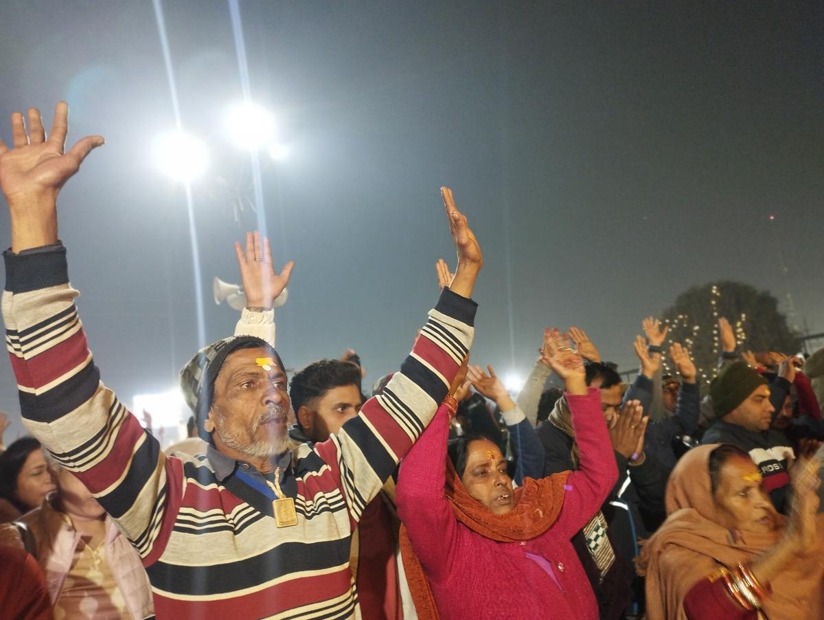 Devotees at the evening aarti at Prayagraj