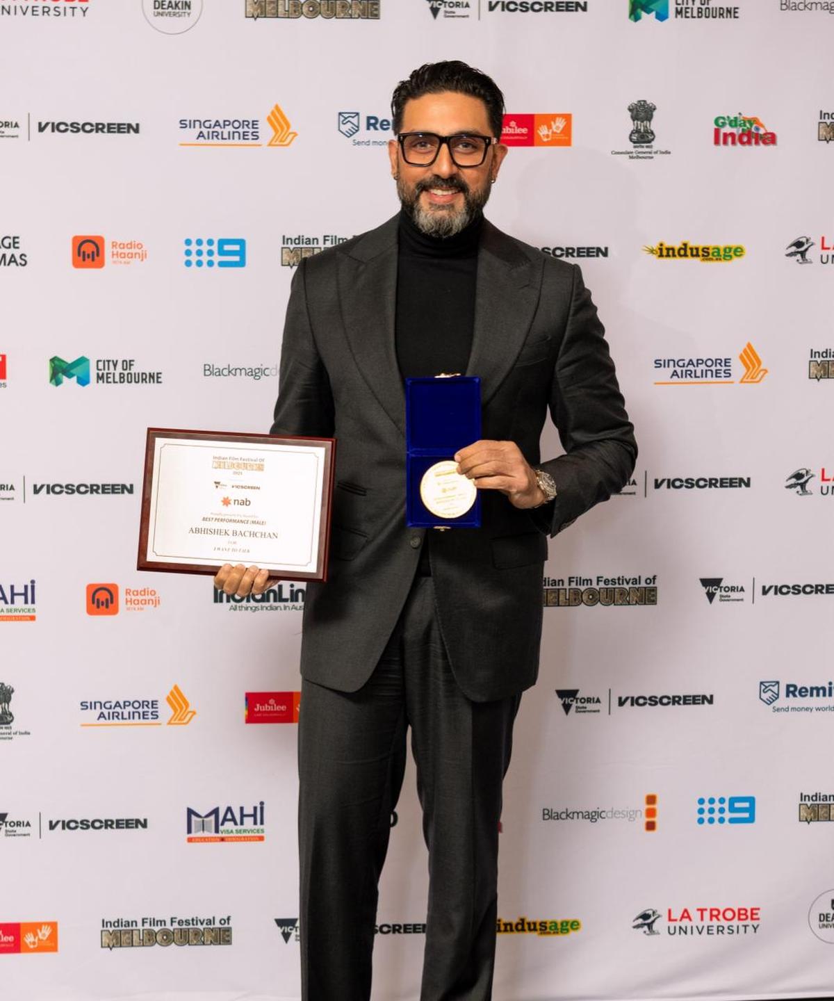 Abhishek Bachchan with his Best Actor Award for 'I Want to Talk'.