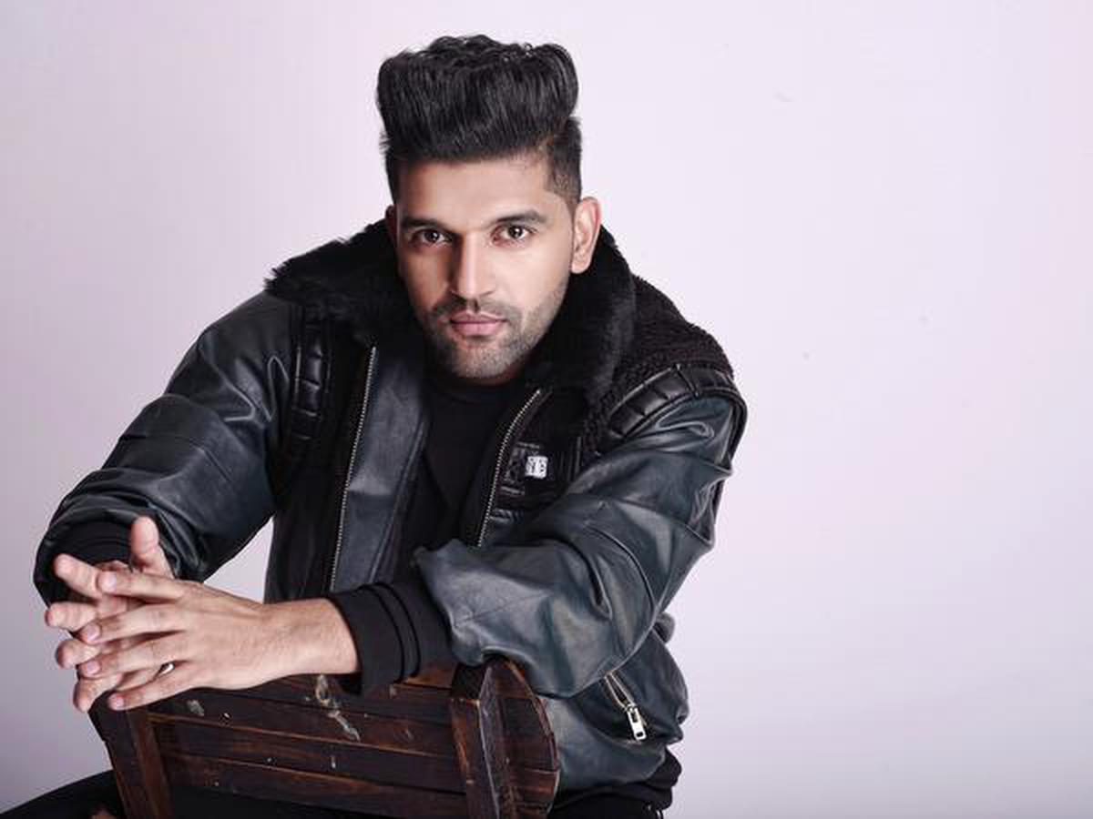 Guru randhawa golden jacket price deals