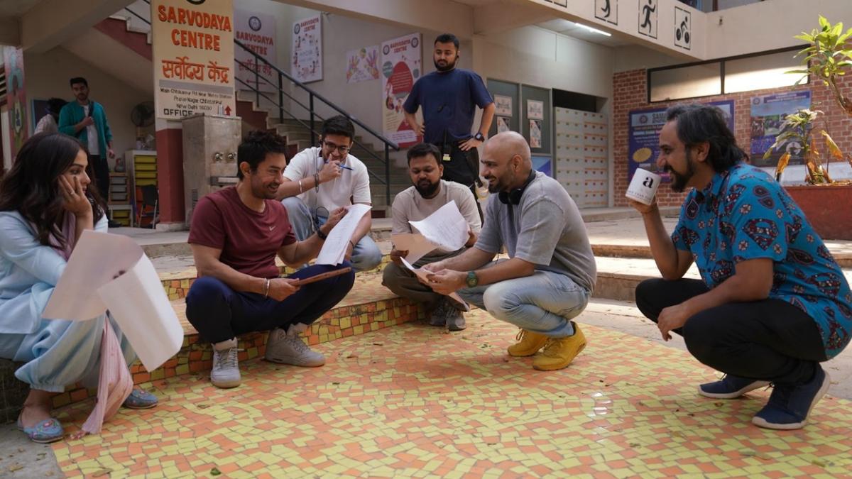 Aamir Khan and team on the sets of ‘Sitaare Zameen Par’ Aamir Khan and team on the sets of ‘Sitaare Zameen Par’