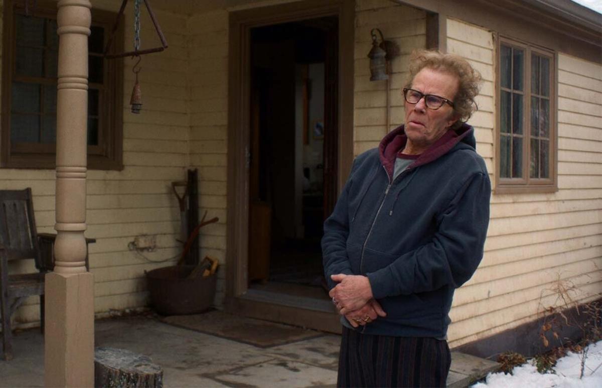 'पिता माता बहन भाई' का एक दृश्य