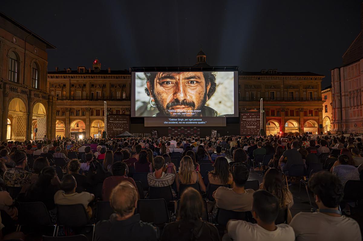 A versão restaurada e sem cortes de Sholay sendo exibida no Il Cinema Ritrovato 2025 em Bolonha A versão restaurada e sem cortes de Sholay sendo exibida no Il Cinema Ritrovato 2025 em Bolonha