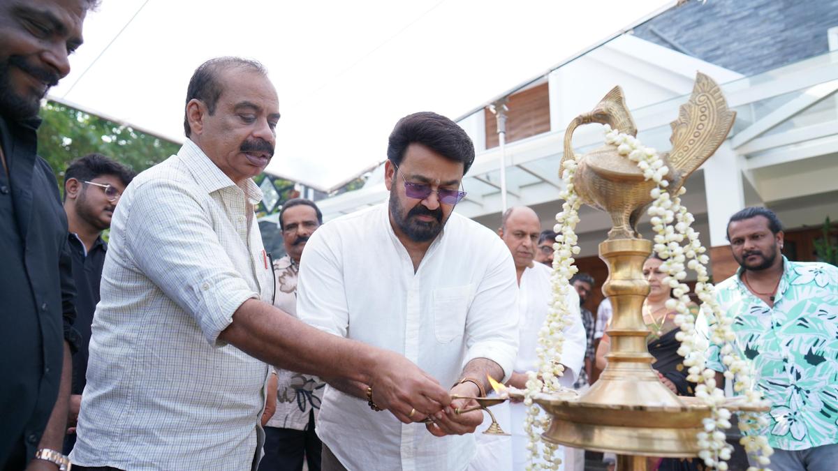 ‘Hridayapoorvam’: Mohanlal and Sathyan Anthikad’s film goes on floors