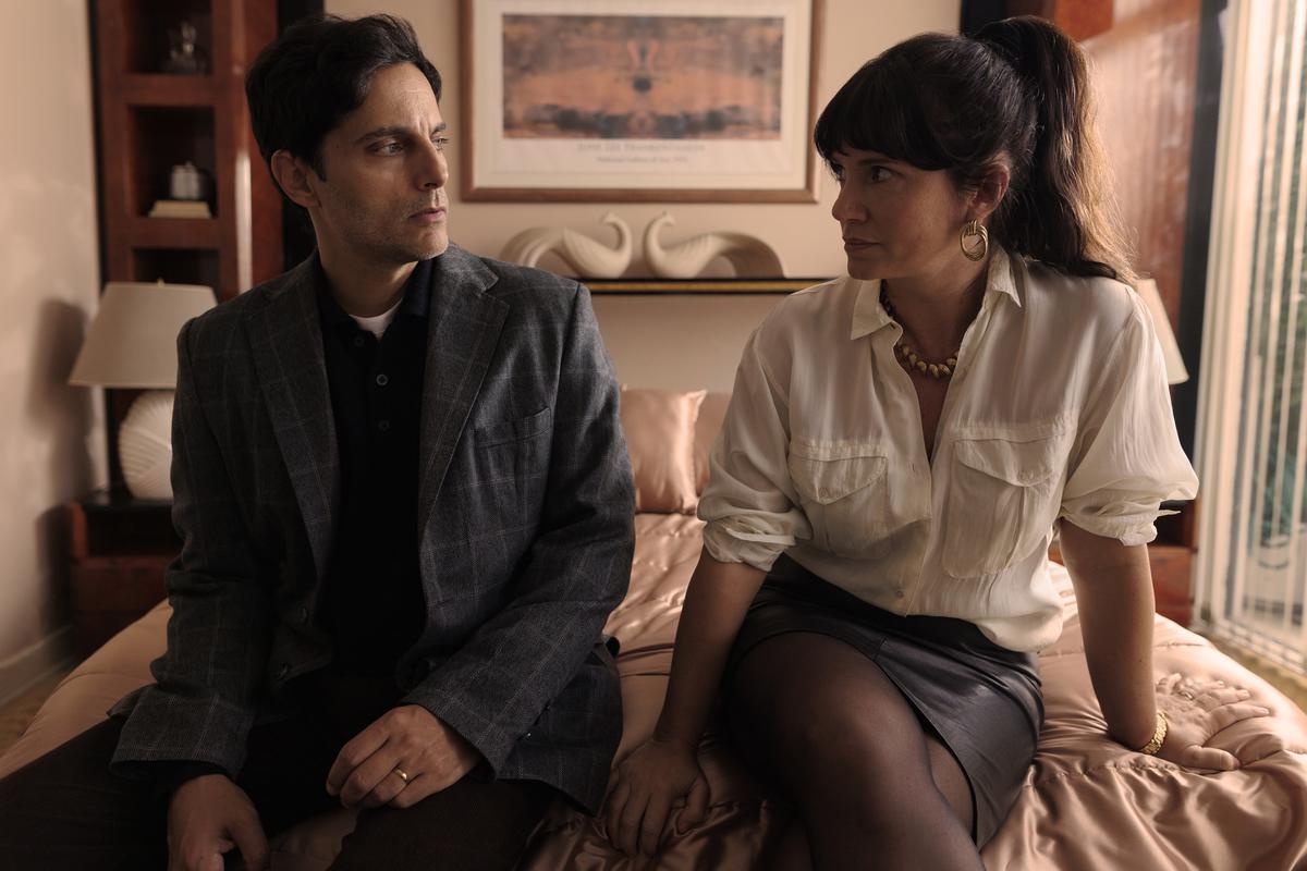 Descansar en paz. (L to R) Griselda Siciliani as Estella, Joaquín Furriel as Sergio in Descansar en paz. Cr. Alan Roskyn / Netflix ©2024 Descansar en paz. (L to R) Griselda Siciliani as Estella, Joaquín Furriel as Sergio in Descansar en paz. Cr. Alan Roskyn / Netflix ©2024