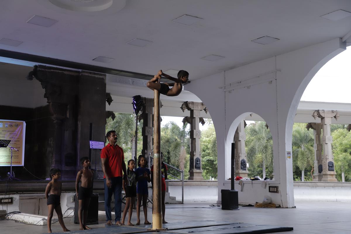 Mallar Kambam performance at Gandhi Mandapam