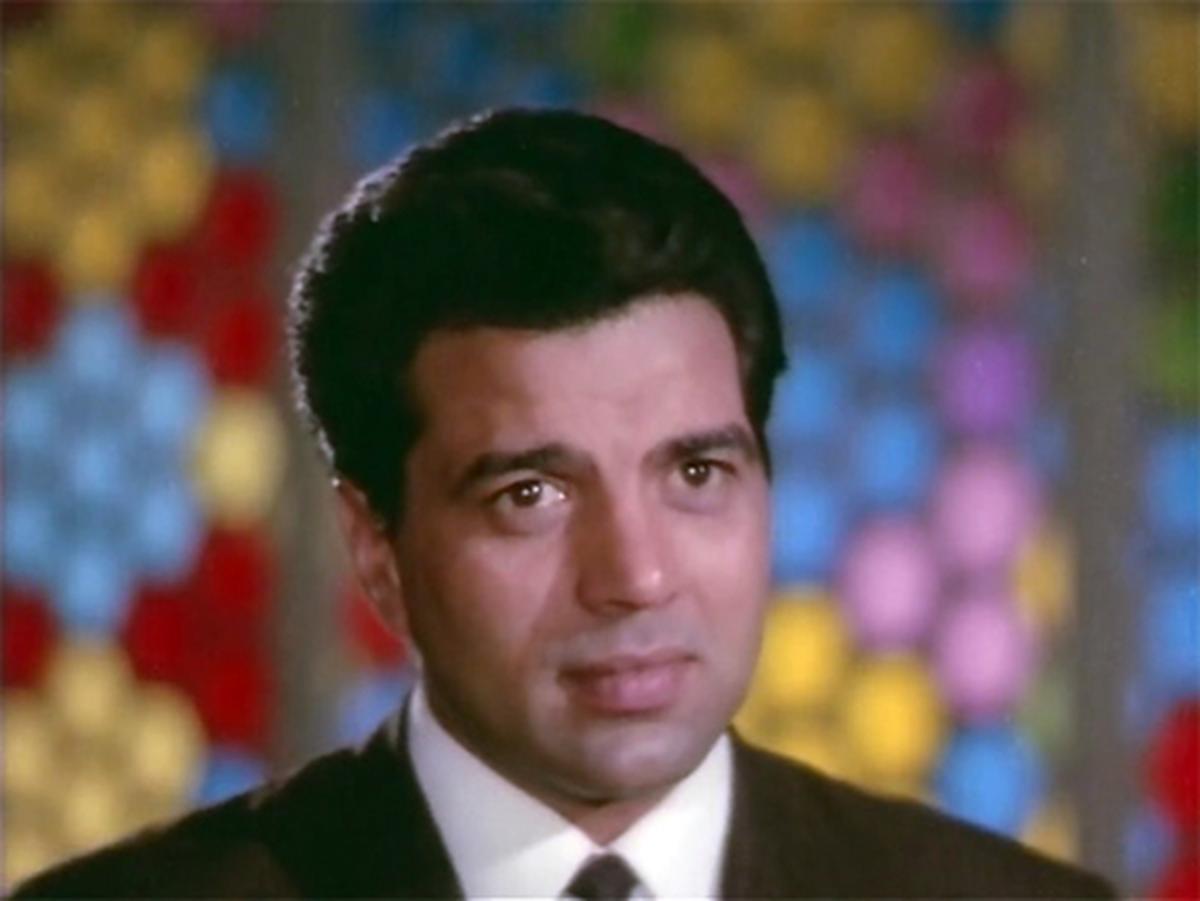 'आँखें' का एक दृश्य