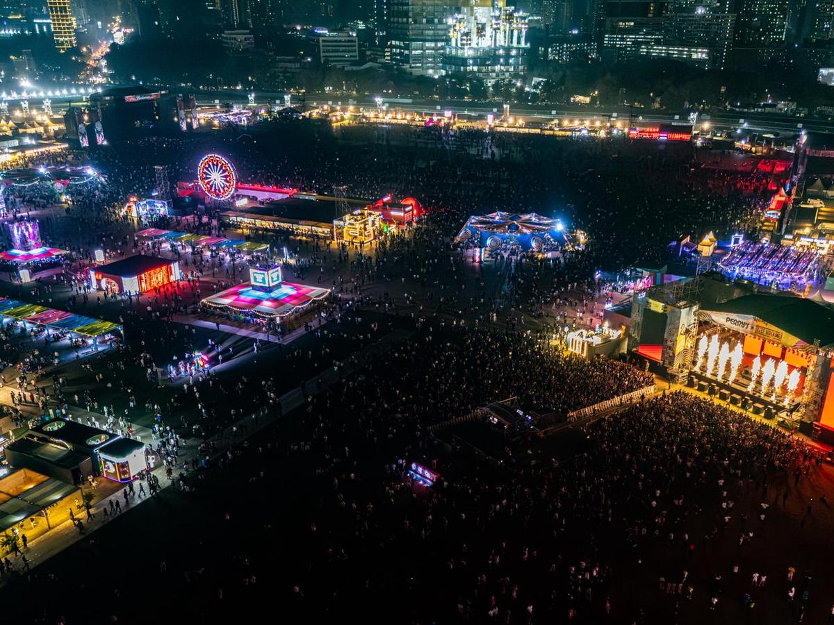 A bird’s-eye view of Lollapalooza India 2026 at the Mahalaxmi Racecourse, Mumbai