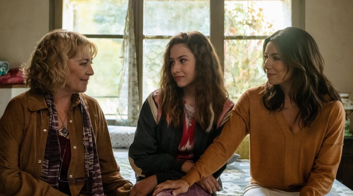 Series review of “Land of Women”: The family drama directed by Eva Longoria must question itself