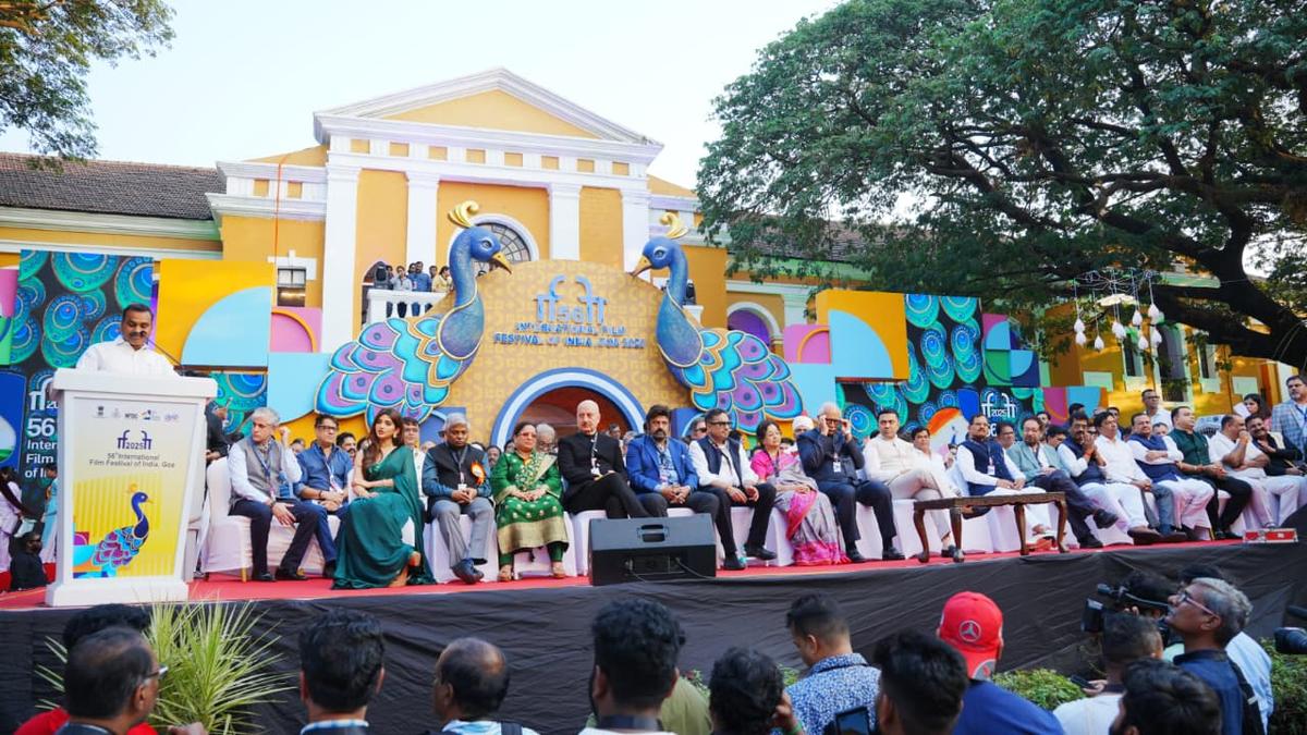 Chief guests, film personalities and other dignitaries await the opening carnival parade at the 56th International Film Festival of India, Goa Chief guests, film personalities and other dignitaries await the opening carnival parade at the 56th International Film Festival of India, Goa