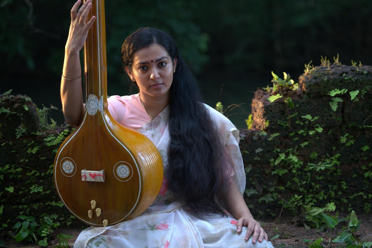 Parvathy Thiruvothu in a still from ‘Manorathangal’