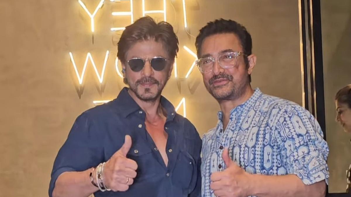 Shah Rukh Khan, Aamir Khan share warm hug at 'Loveyapa' screening