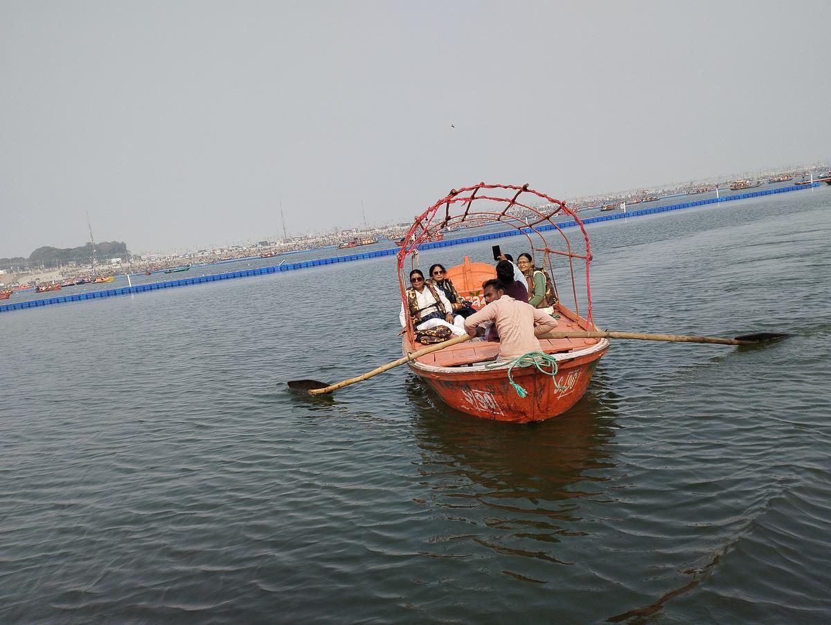 Boats arriving at Triveni Sangam, Prayagraj 