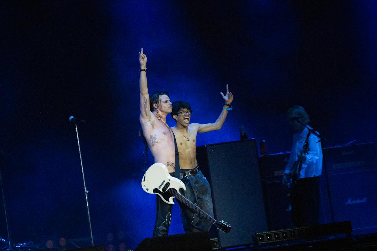 Yungblud invites a young Mumbaiker up on stage to play with him at Lollapalooza India 2026 at the Mahalaxmi Racecourse, Mumbai