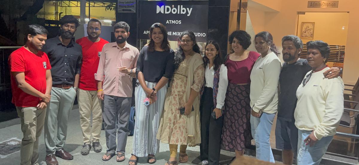 फिल्म के चेन्नई प्रीमियर में 'ऑटो क्वींस' के पीछे की टीम