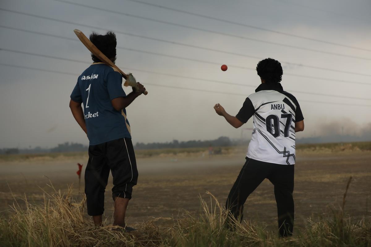 अट्टकथी दिनेश और हरीश कल्याण 