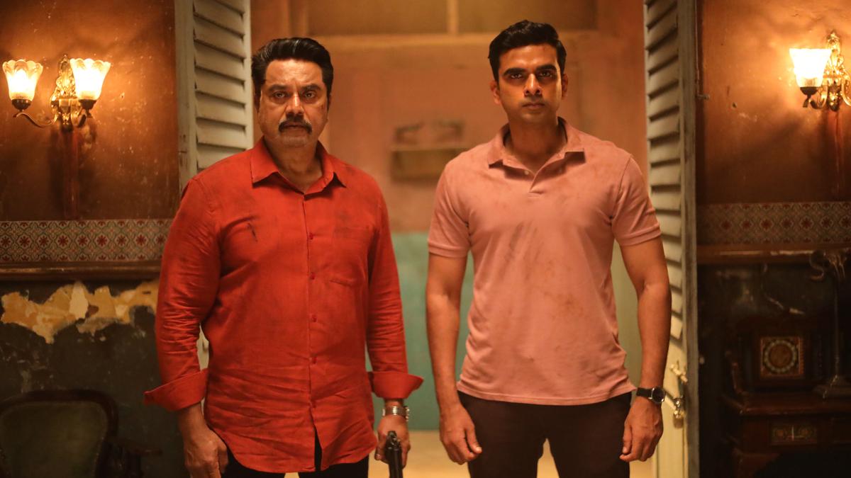 ‘Por Thozhil’ movie review: Sarath Kumar and Ashok Selvan shoulder a brilliant investigative thriller