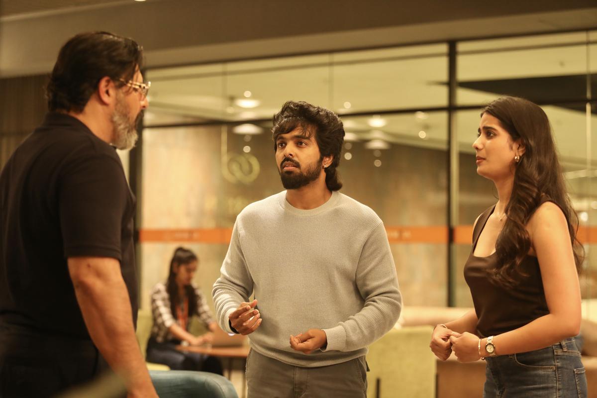 Abbas, GV Prakash Kumar e Sri Gouri Priya in una foto di 'Happy Raj'