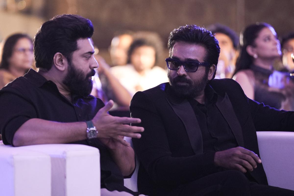 मंगलवार (9 दिसंबर, 2025) को चेन्नई में साउथ अनबाउंड इवेंट में निविन पॉली और विजय सेतुपति मंगलवार (9 दिसंबर, 2025) को चेन्नई में साउथ अनबाउंड इवेंट में निविन पॉली और विजय सेतुपति