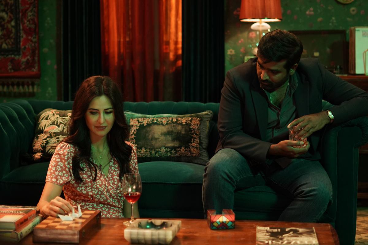 Merry Christmas' movie review: Sriram Raghavan delivers a sumptuous slice  of crime thanks to a fabulous Vijay Sethupathi - The Hindu