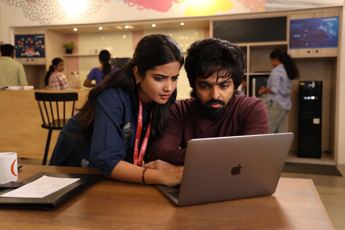 Sri Gouri Priya e GV Prakash Kumar in un'immagine di 'Happy Raj'