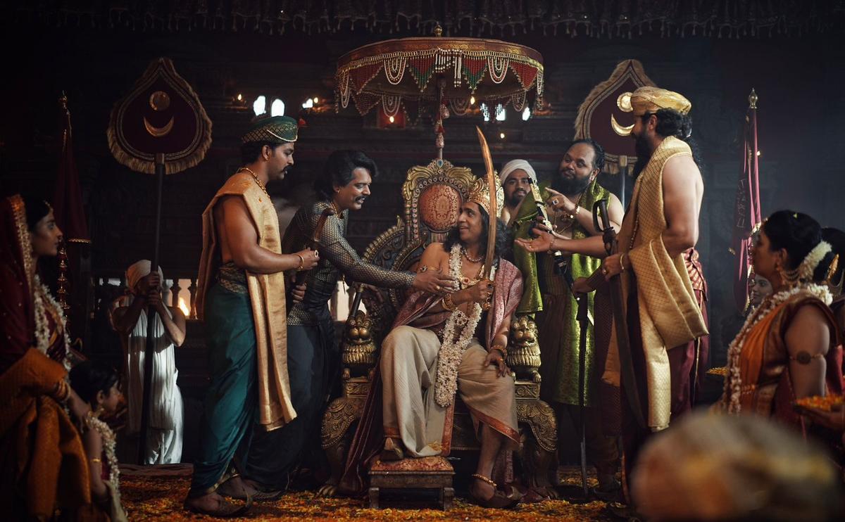 Gulshan ar Pramod Shetty (otrais no kreisās) un citiem filmas aktieriem.