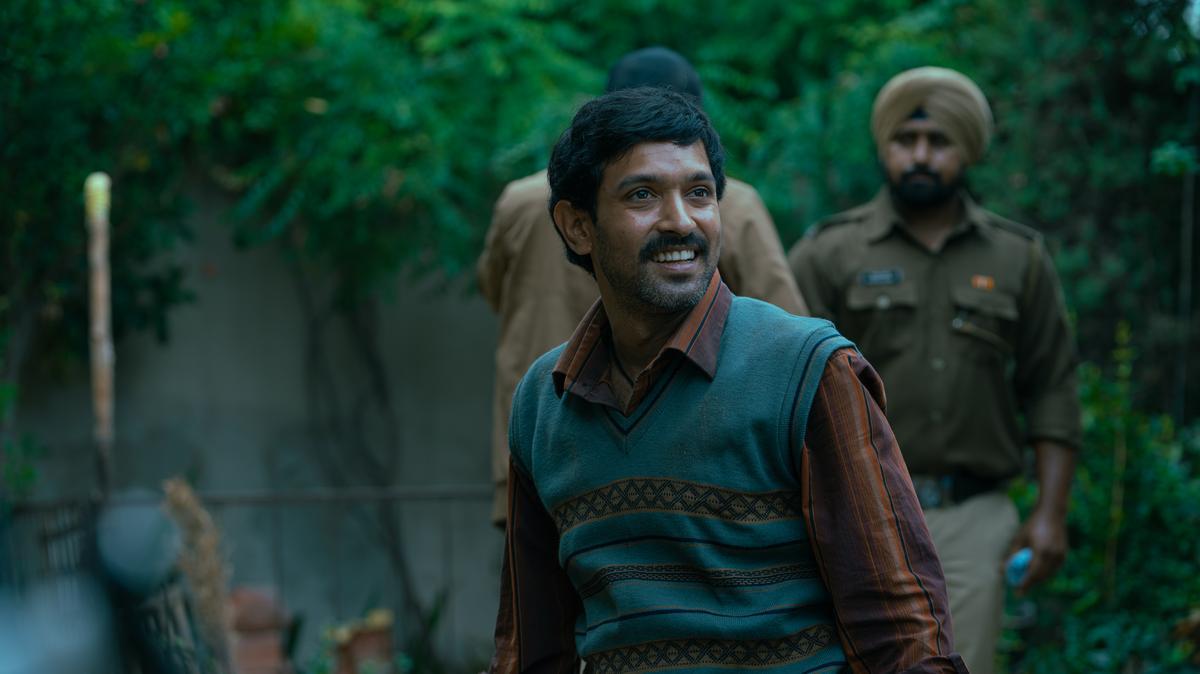 'ARM' की समीक्षा, विक्रांत मैसी का साक्षात्कार 5