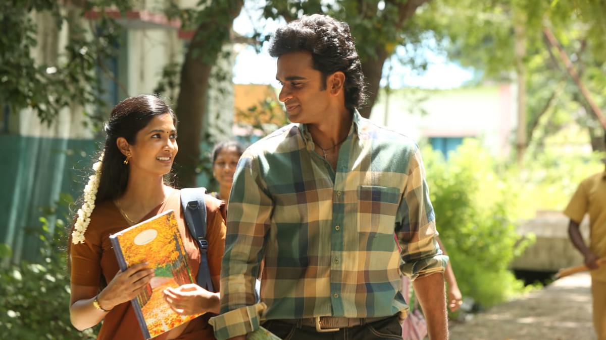 'ব্লু স্টার'-এর স্থিরচিত্রে কীর্তি পান্ডিয়ান এবং অশোক সেলভান 'ব্লু স্টার'-এর স্থিরচিত্রে কীর্তি পান্ডিয়ান এবং অশোক সেলভান