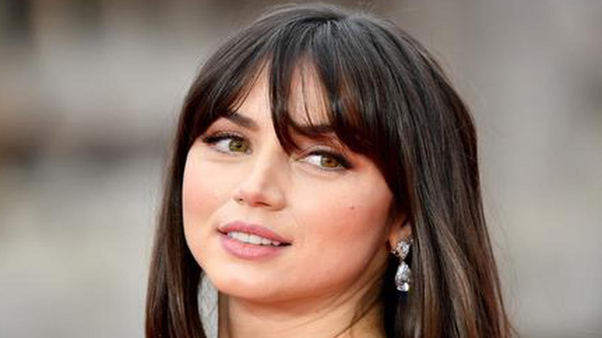 Ana de Armas Replaces Scarlett Johansson in Chris Evans' 'Ghosted' – The  Hollywood Reporter