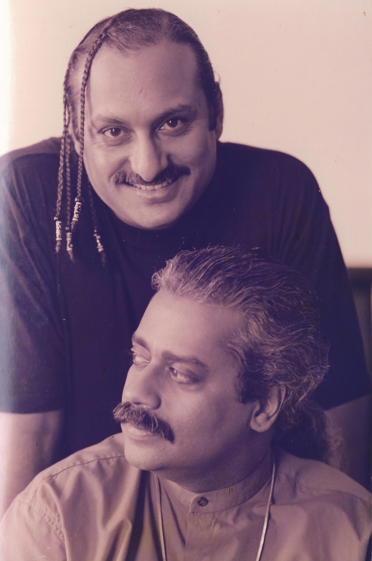Leslee Lewis and Hariharan pose in a throwback picture