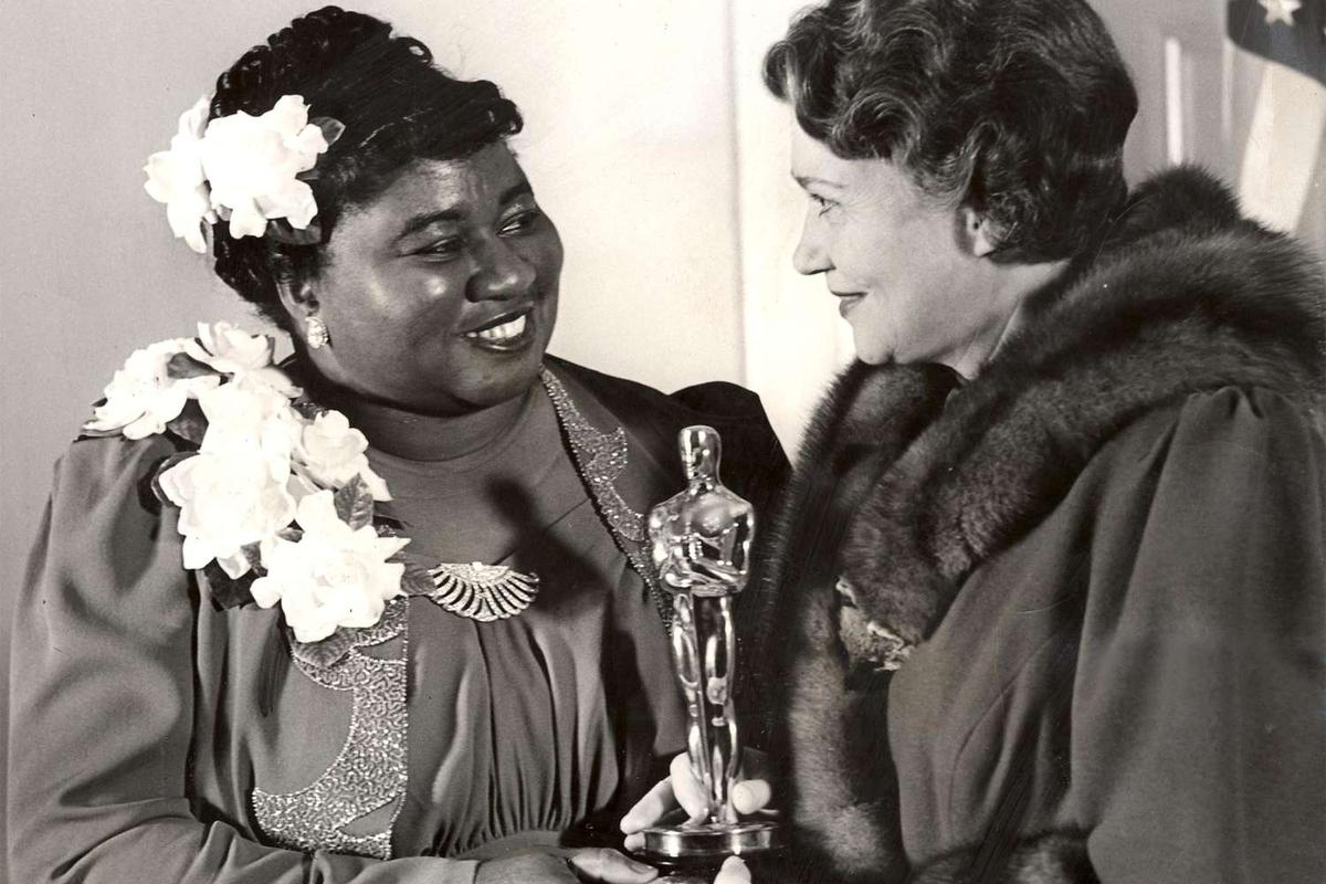 Hattie McDaniel accepts her Oscar for her role in ‘Gone with the Wind’