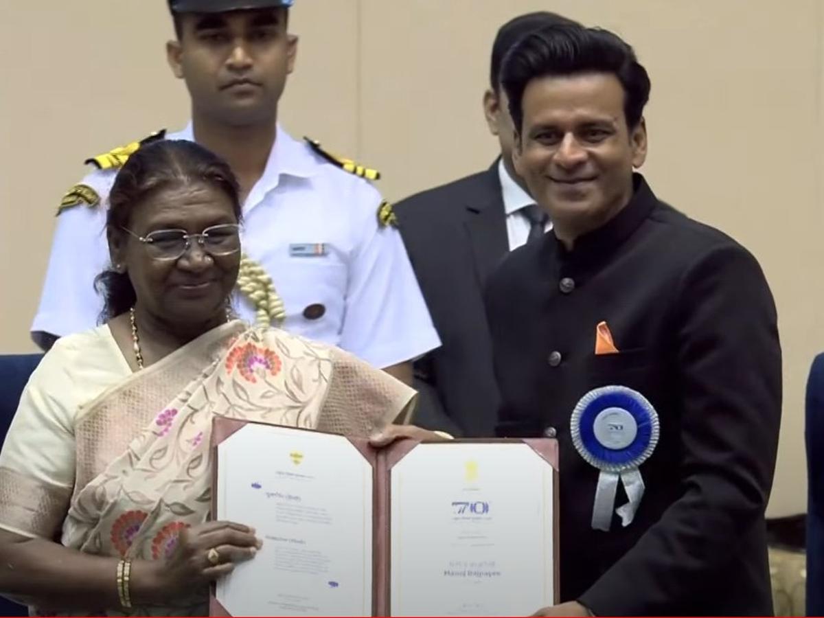 Manoj Bajpayee receives his National Award. He received a Special Mention for his performance in the film ‘Gulmohar’.