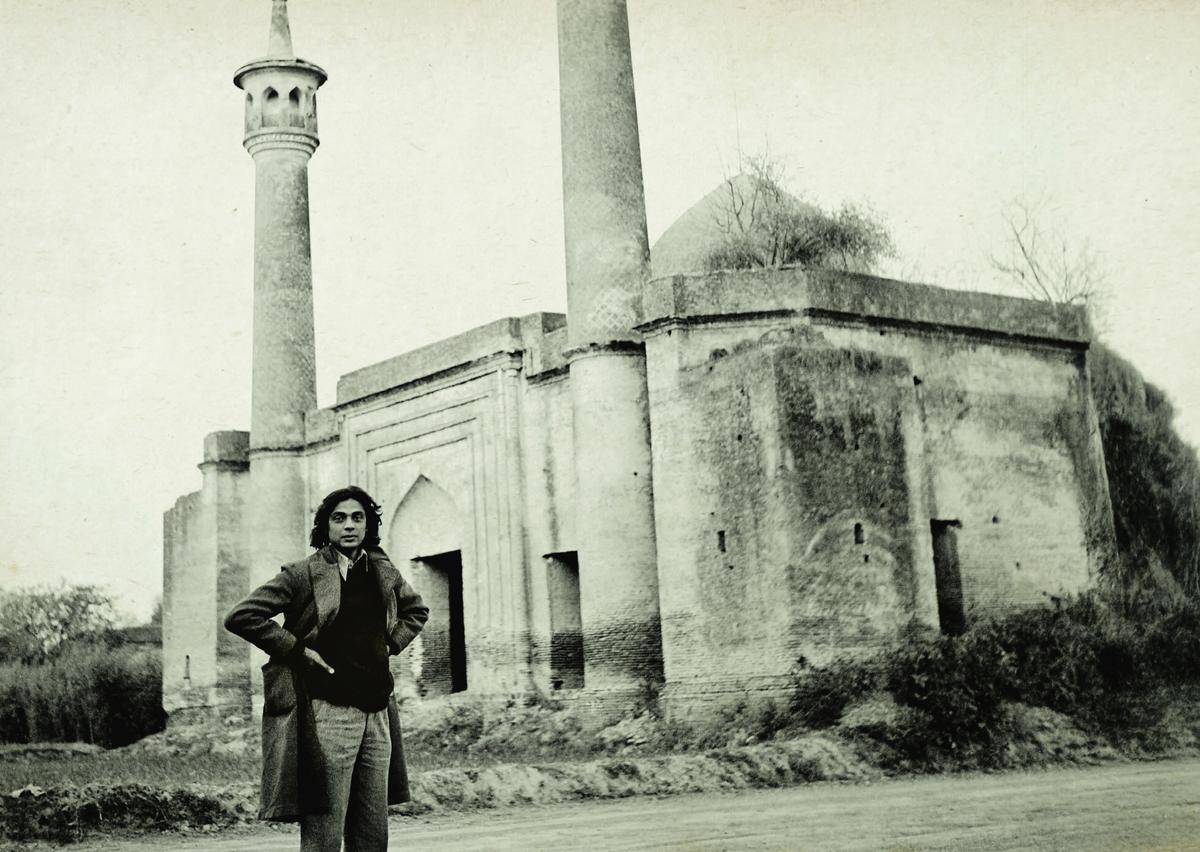 Archival photos of Muzaffar Ali during the making of ‘Umrao Jaan’ Archival photos of Muzaffar Ali during the making of ‘Umrao Jaan’