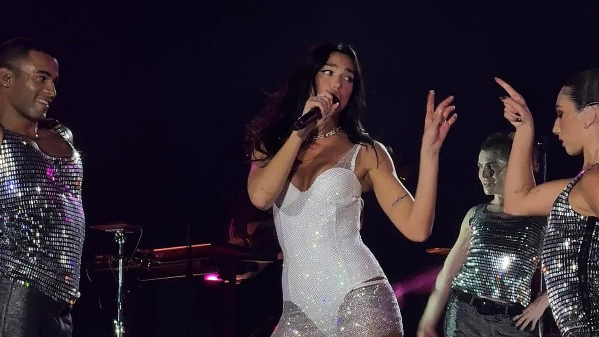 Dua Lipa stuns Mumbai with a surprise ‘Levitating x Woh Ladki Jo’ mashup at the Zomato Feeding India Concert