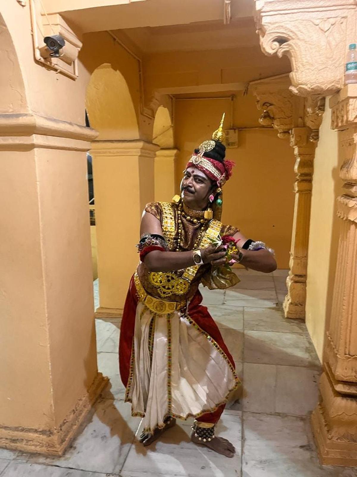 Udumalai Senthil during one of his performances for Pradosham. 