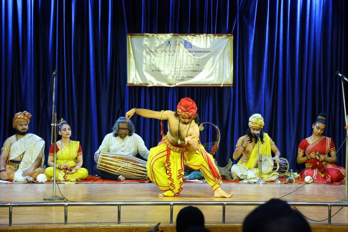 Students of Chidakash Kalle were performing in the President Sangeet Nataka Nataka Samlenam. Students of Chidakash Kalle were performing in the President Sangeet Nataka Nataka Samlenam.