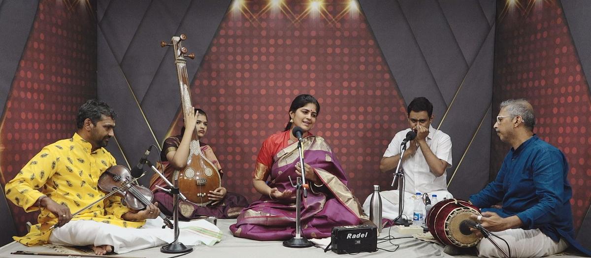 Sai Prarathana with Prarthana Sai Narasimhan - Sherthalai Sivakumar (violin), K. Arun Prakash (mridangam) and Sai Subramaniam (morsing).