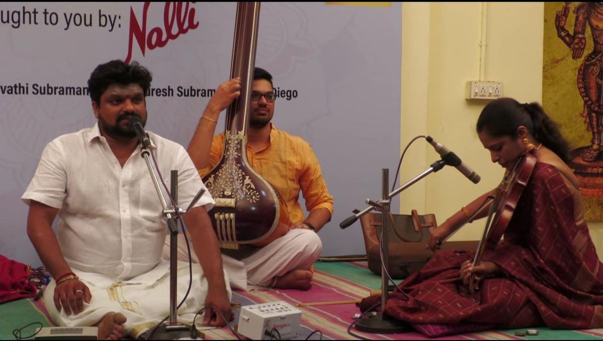 Kunnakudi Balamurali Krishna accompanied by Akkarai Subhalakshmi on the violin at the Pallavi Darbar festival 2023.