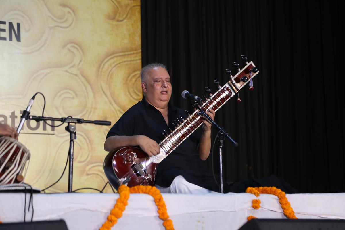 Ustad Shujaat Khan played a thumri in Tilak Khamod, which his father Ustad Vilayat Khan played decades ago at this festival.