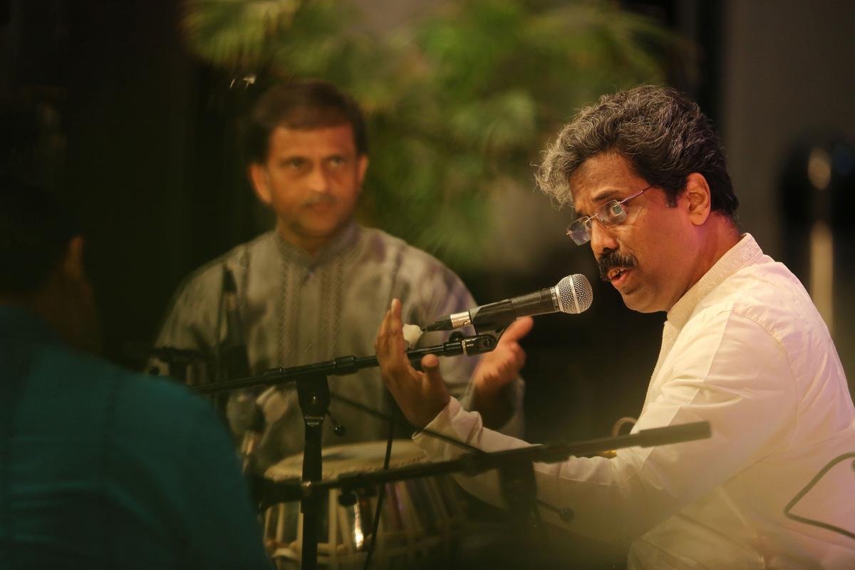 Ustad Waseem Ahmed Khan of the Agra gharana performing at the Kamani Auditorum, New Delhi.