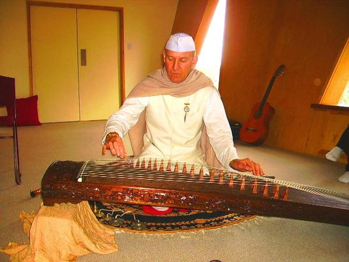 11frdavid_chinese_harp.JPG The Hindu