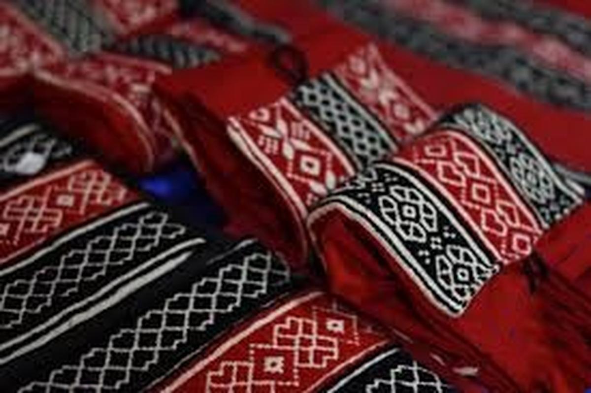 टोडा कढ़ाई एक अनूठी कला है, जिसमें अधिकतर महिलाएं महारत हासिल करती हैं।