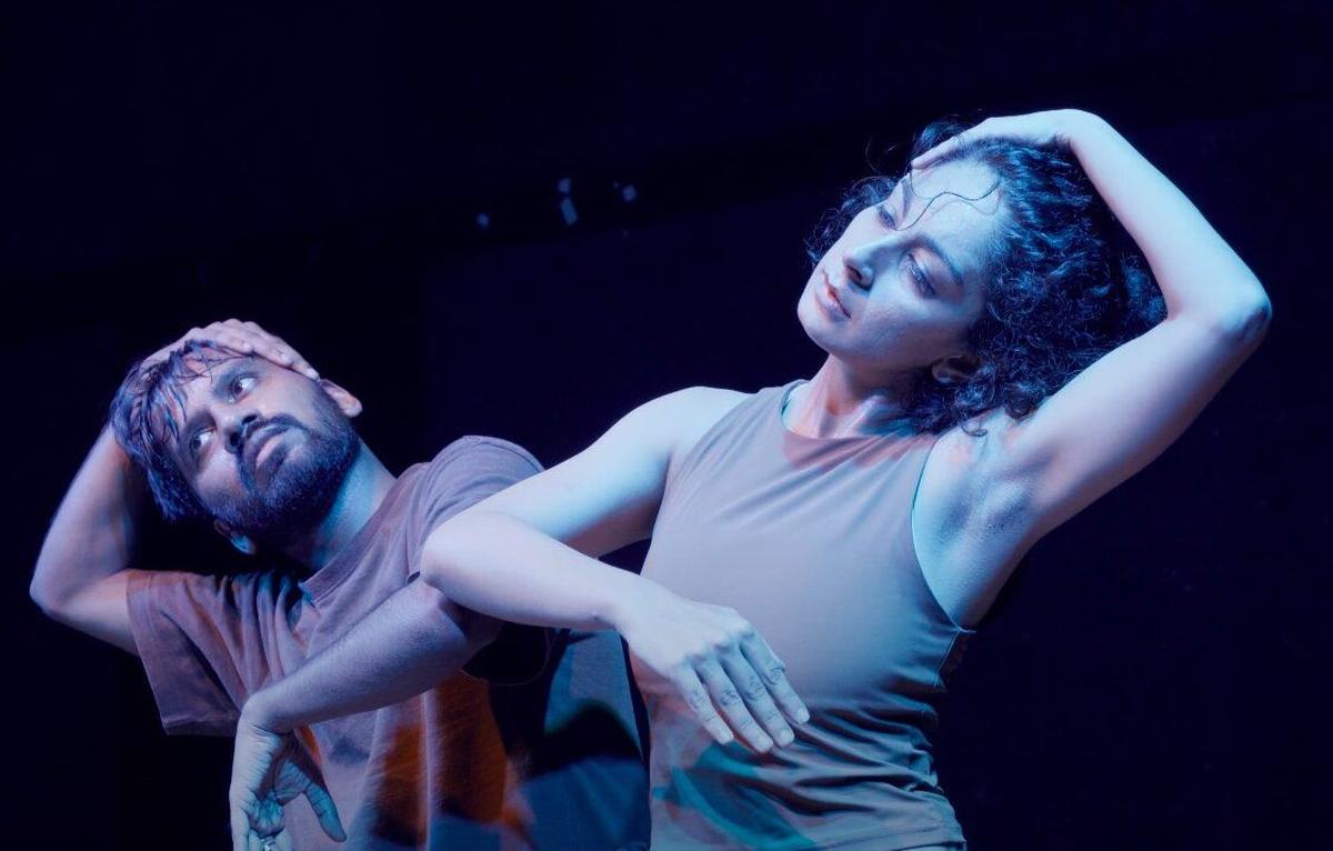 'Is' di Puneet Jewandah e Ajay Parche ripercorre la natura in continua evoluzione del desiderio umano.